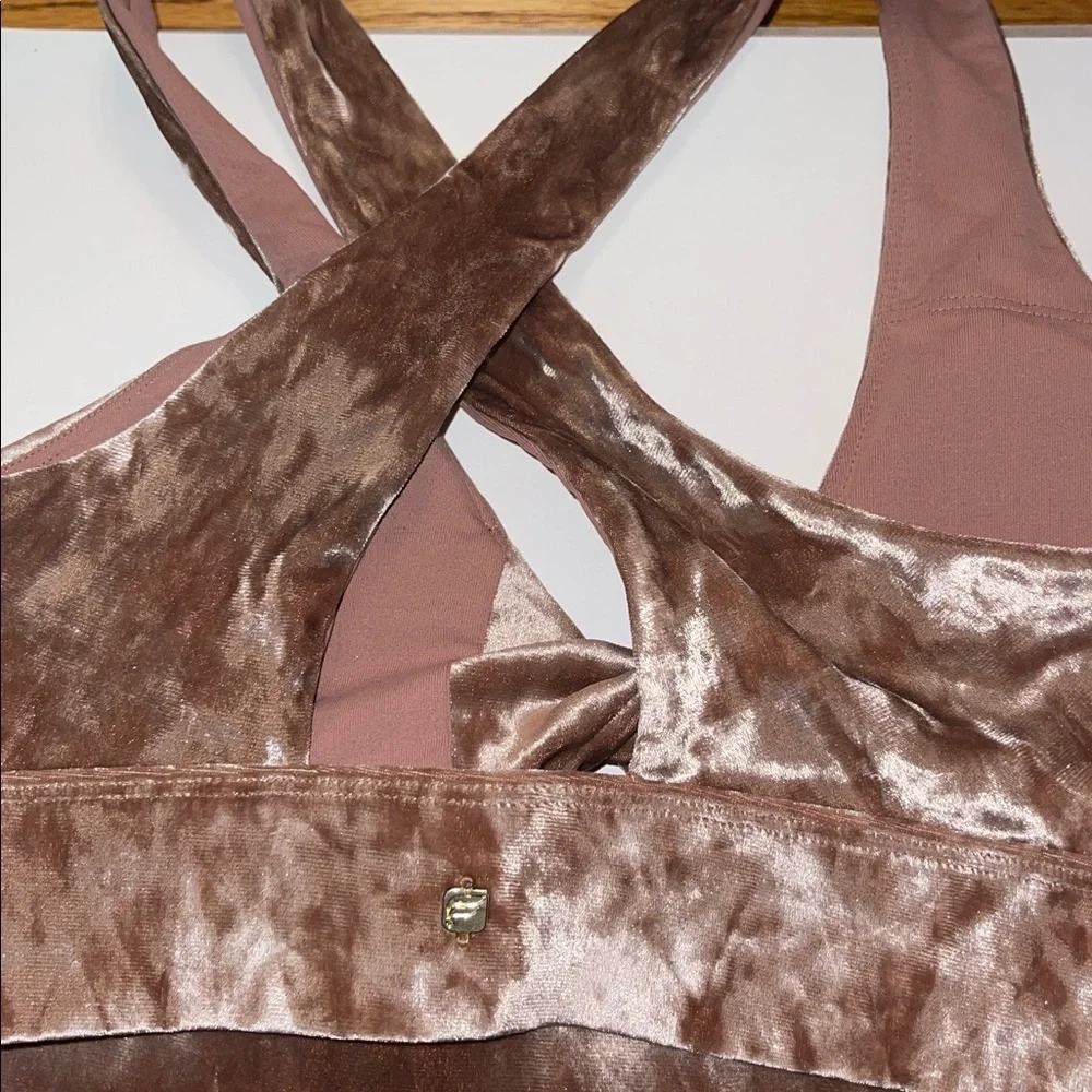 Set Fabletics Oasis Crushed Velour Twist Sports Bra and Pant Set Teddy/DustyPink